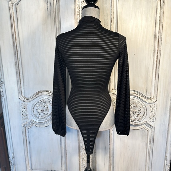 Pretty Little Things Mock Neck Long Sleeve Peekaboo Bodysuit Size 4 Minimalist - Picture 10 of 14